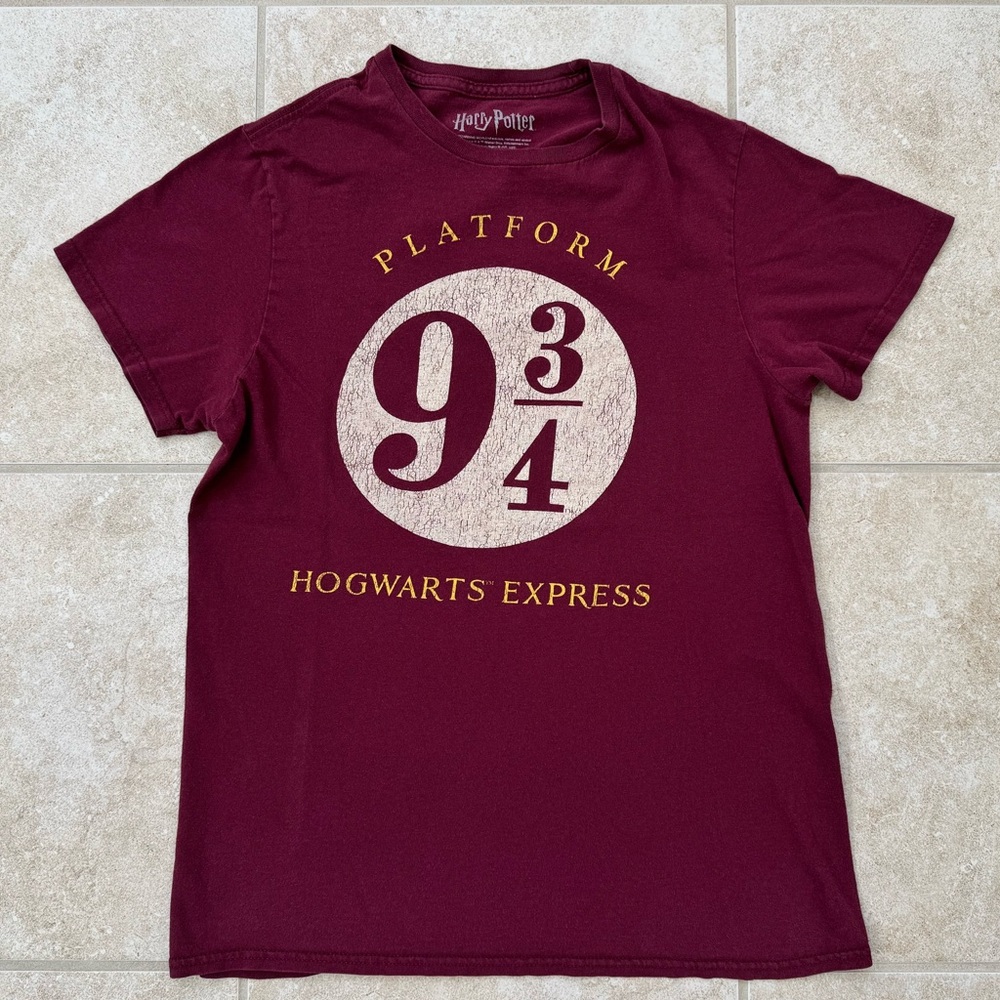 Harry Potter Graphic T-Shirt
Size: Small 
Color: Red/White